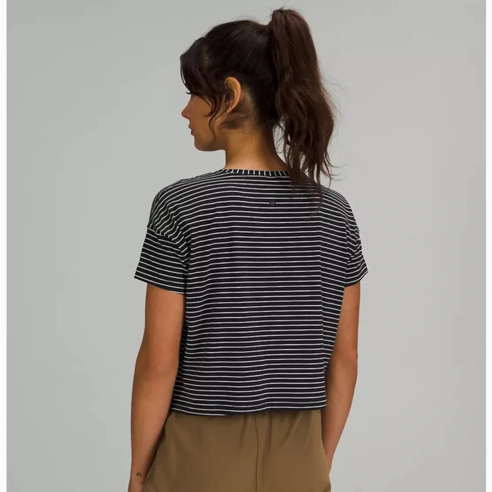New Lululemon Cates T-shirt - Picture 3 of 4